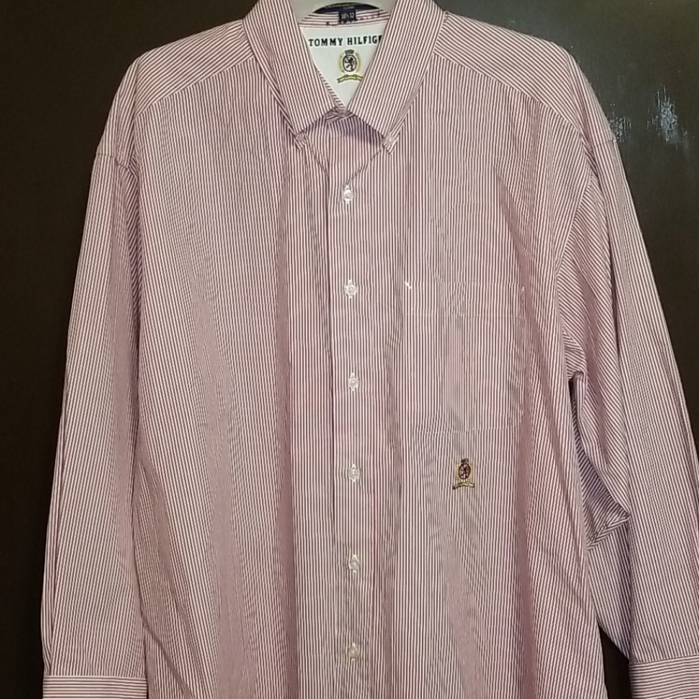 TOMMY HILLFIGER BUTTON DOWN LONG SLEEVED SHIRT